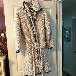 NWOT Vera Bradley Tan Sherpa Robe